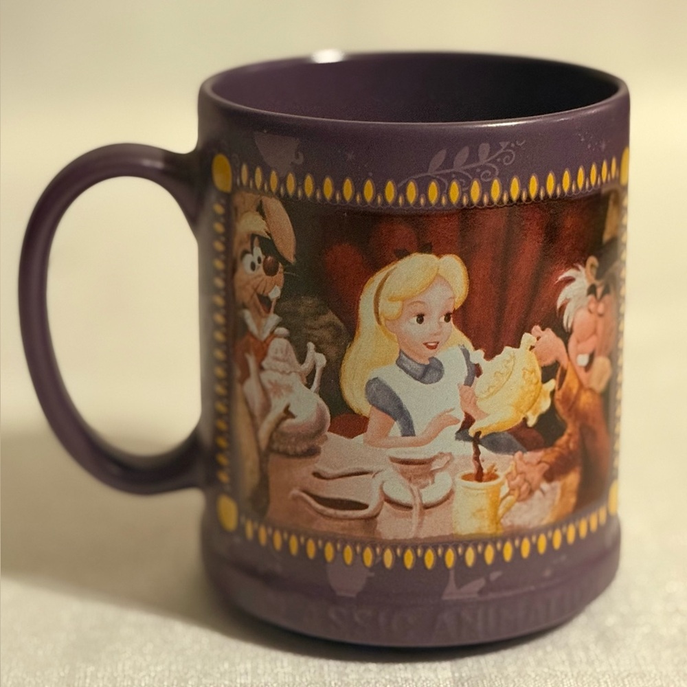 Disney Store Alice in Wonderland Classic Animation Collection 12 oz Mug New